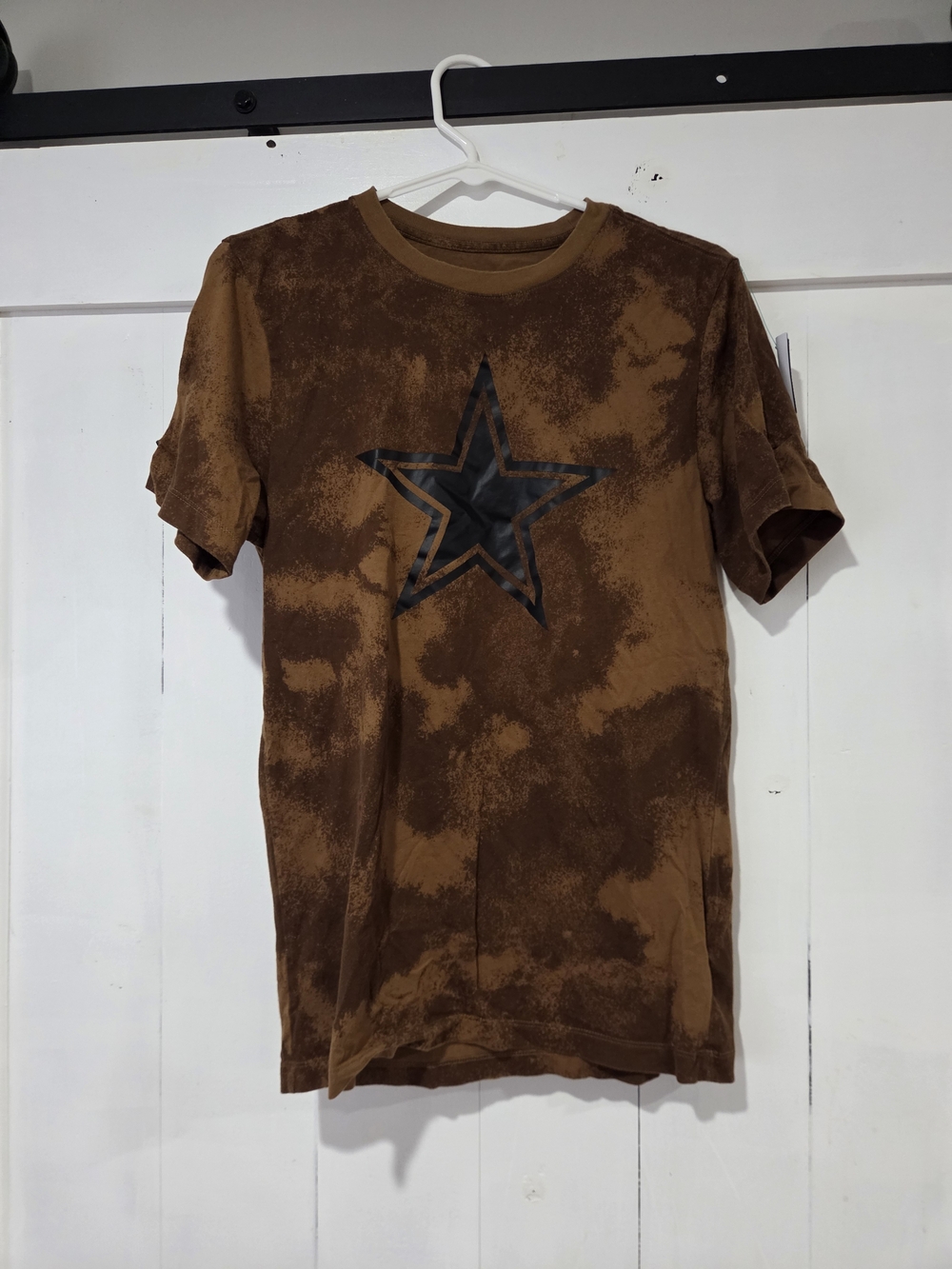 NFL Brown Tie-Dye Short Sleeve Tee with Black Star